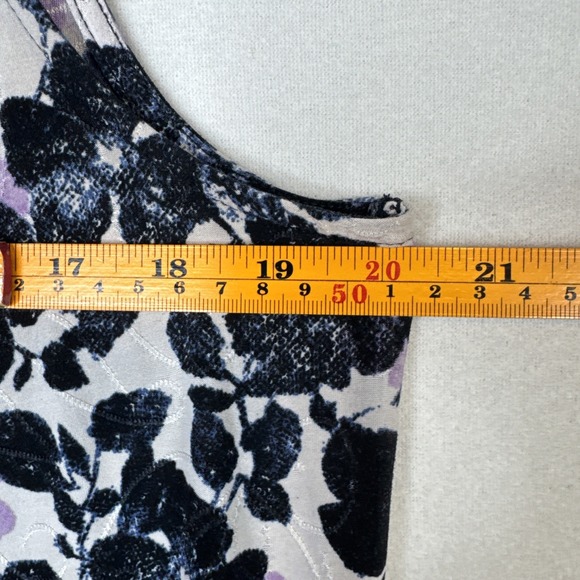 Roz & Ali Sleeveless Floral Blouse Large Gray Purple Pleated Flowy Top - Picture 3 of 7